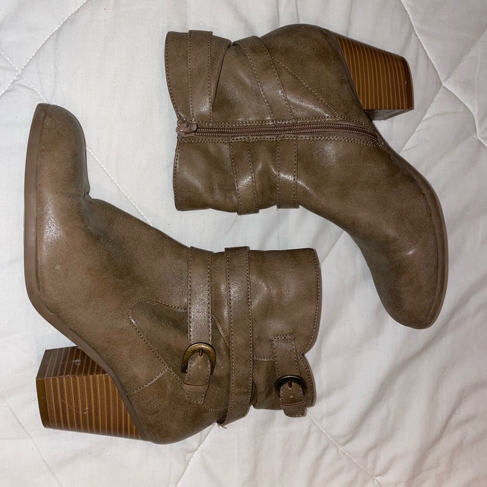 Aerosoles booties. Size 10